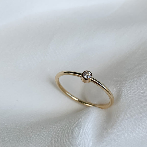 Sophie petite ring i 14 karat guld med en 0,05 ct tw/vs diamant
