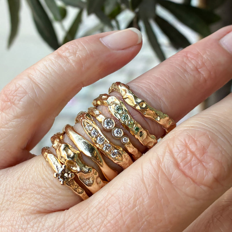 Merkur solitairering i 14 karat guld med en 0,15 ct mørk champagnediamant