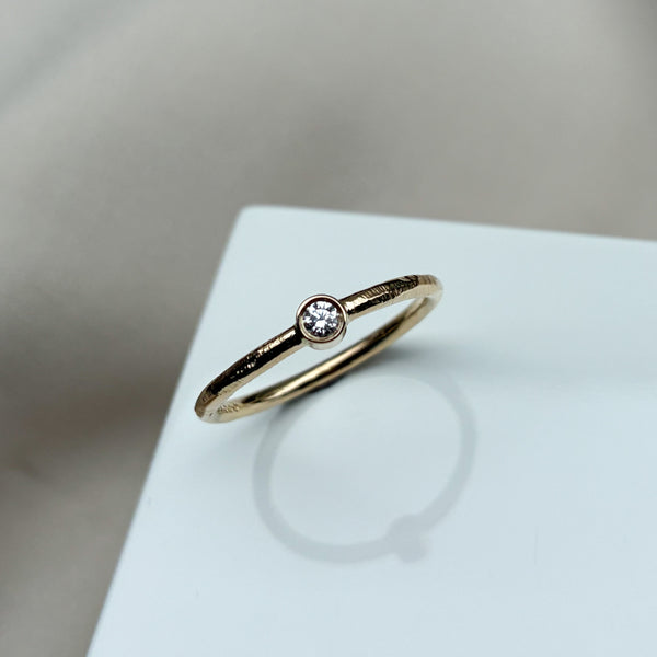 Sophie ring i 14 karat guld med en 0,05 ct tw/vs diamant