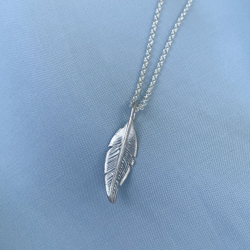 Feather vedhæng i sølv