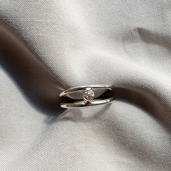 Athena ring i sølv med champagnefarvet diamant på 0,12 ct