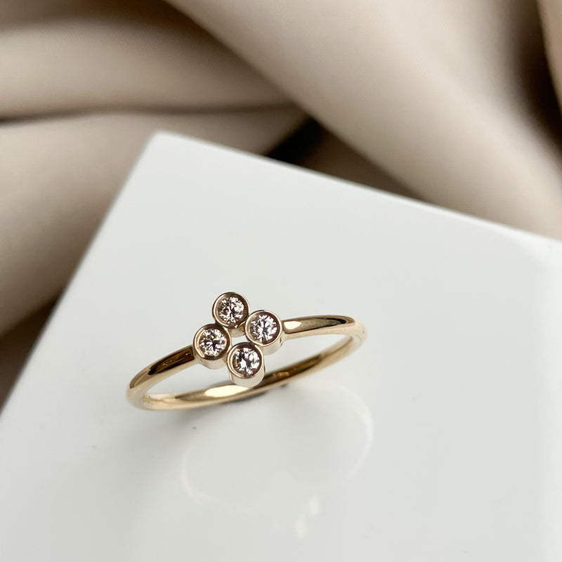 Asta ring i 14 karat guld med 0,12 ct champagnediamanter