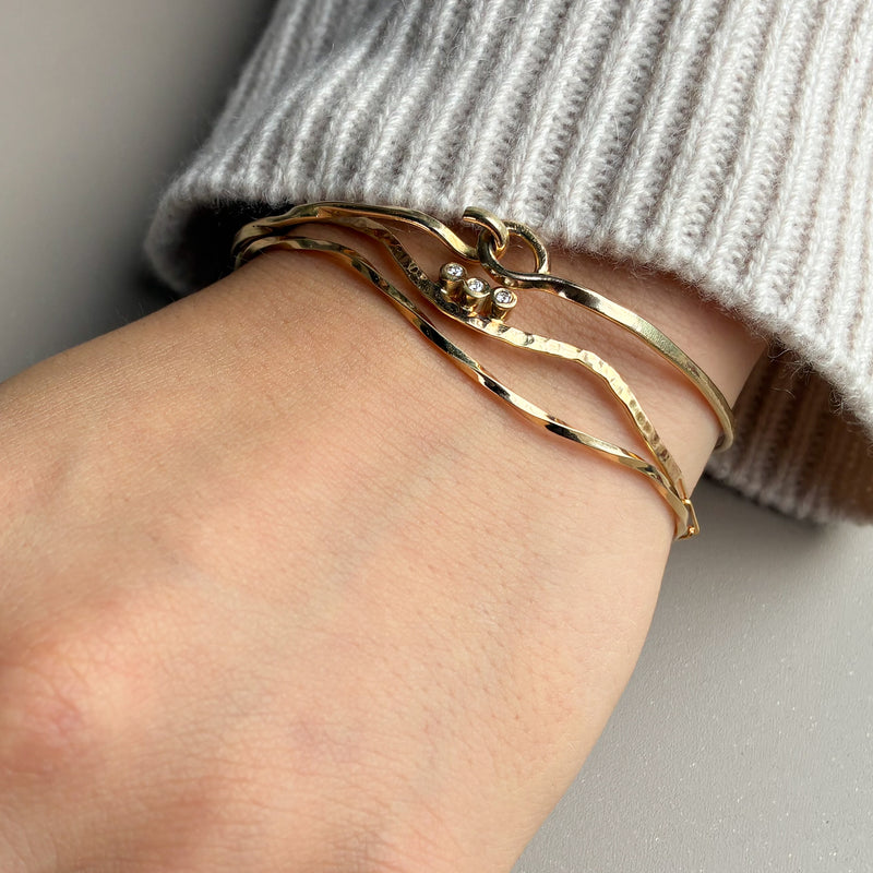 Curve organisk armbånd i 14 karat guld