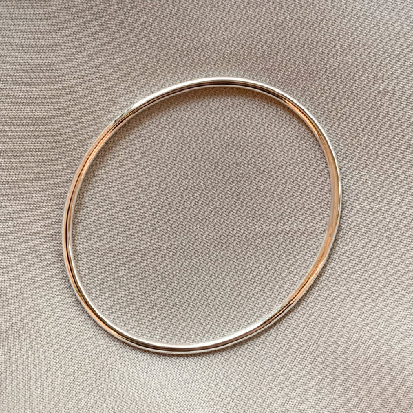 Klassisk ovalt bangle i sølv