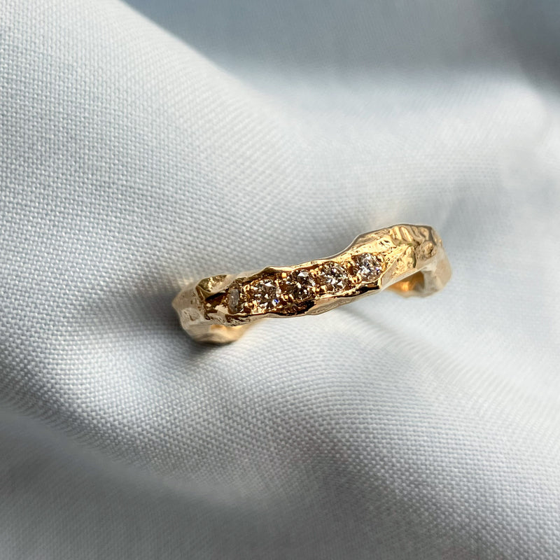 Callisto ring i 14 karat guld med 0,15 ct champagne diamanter