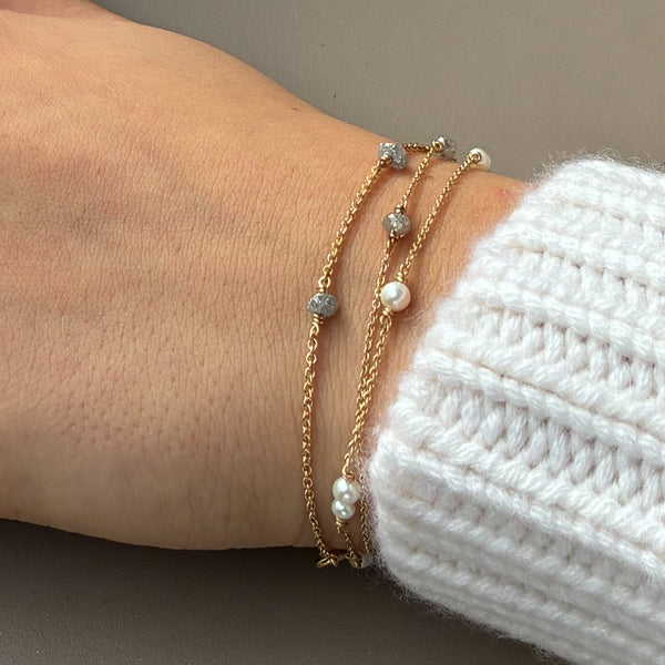 Colour Drop armbånd i 14 karat guld med 8 hvide ferskvandsperler