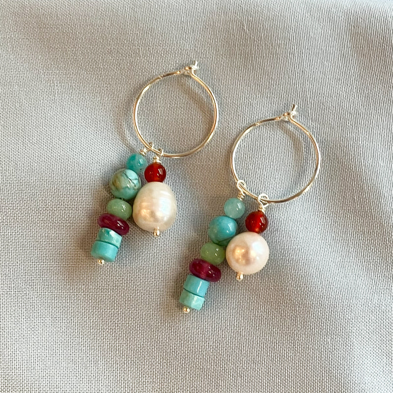 Alma creoler i sølv med ferskvandsperler, turmaliner og turkiser