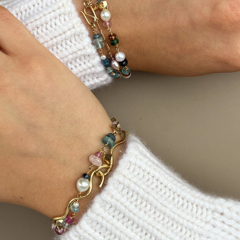 Aquamarin, morganite og perlearmbånd i 14 karat guld