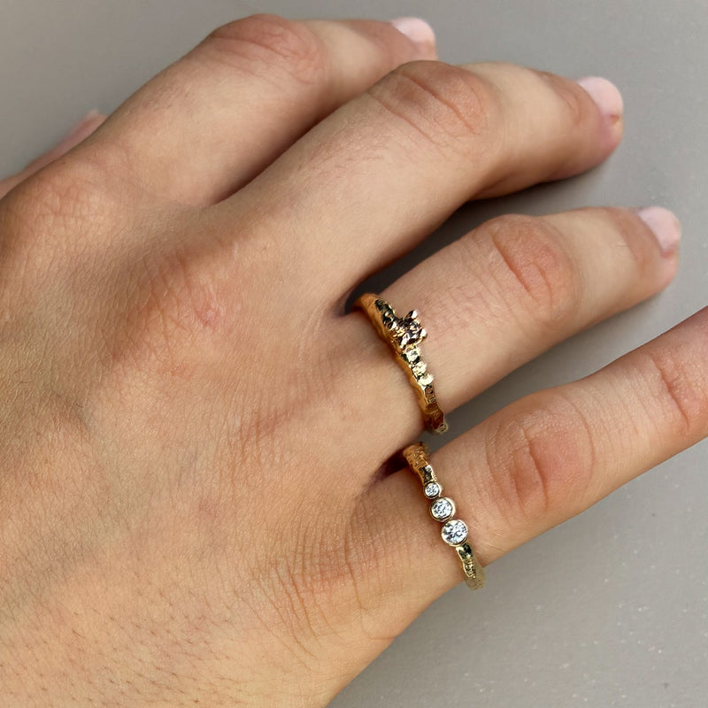 Merkur solitairering i 14 karat guld med en 0,15 ct mørk champagnediamant