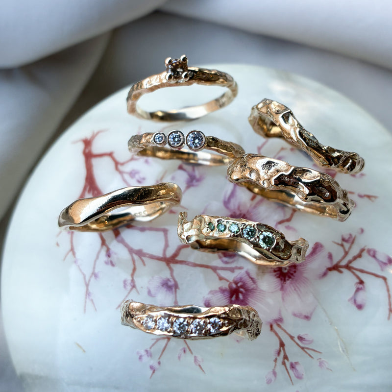 Merkur trestensring i 14 karat guld med 0,10 ct tw/vs diamanter