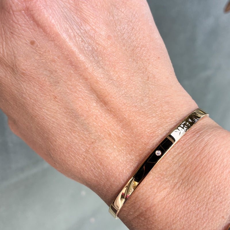 Cuffarmbånd forgyldt sølv med 0,02 ct champagne diamant