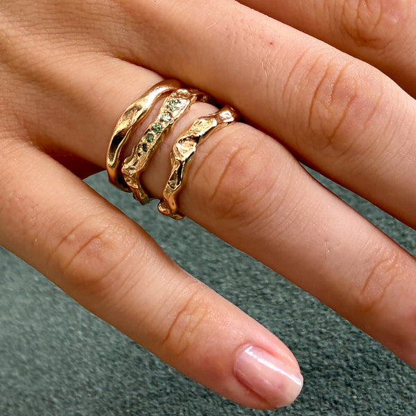 Galatea organisk ring i 14 karat guld