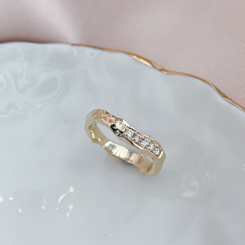 Callisto ring i 14 karat guld med 0,15 ct champagne diamanter