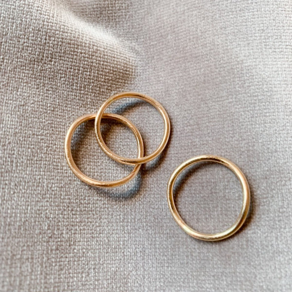 Curve ring small i 14 karat guld